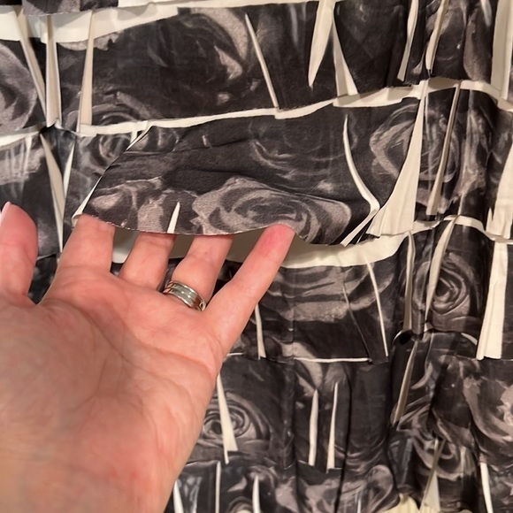 XXI Ruffled Tier Top, Size M - Picture 4 of 10